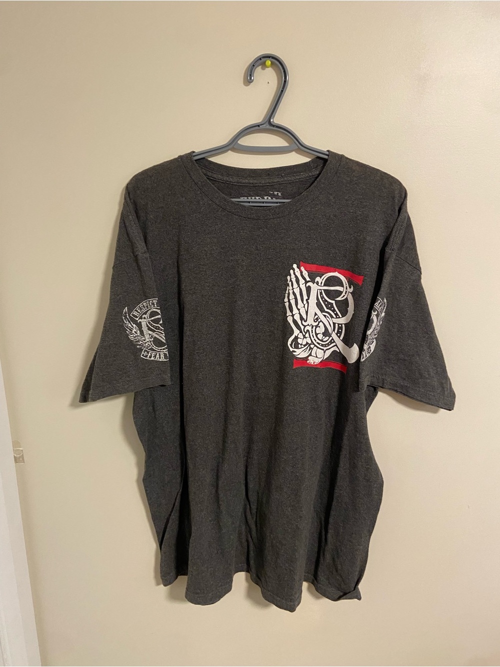 Men's Black Graphic Short-Sleeve Tee with White Skull & Red Accent